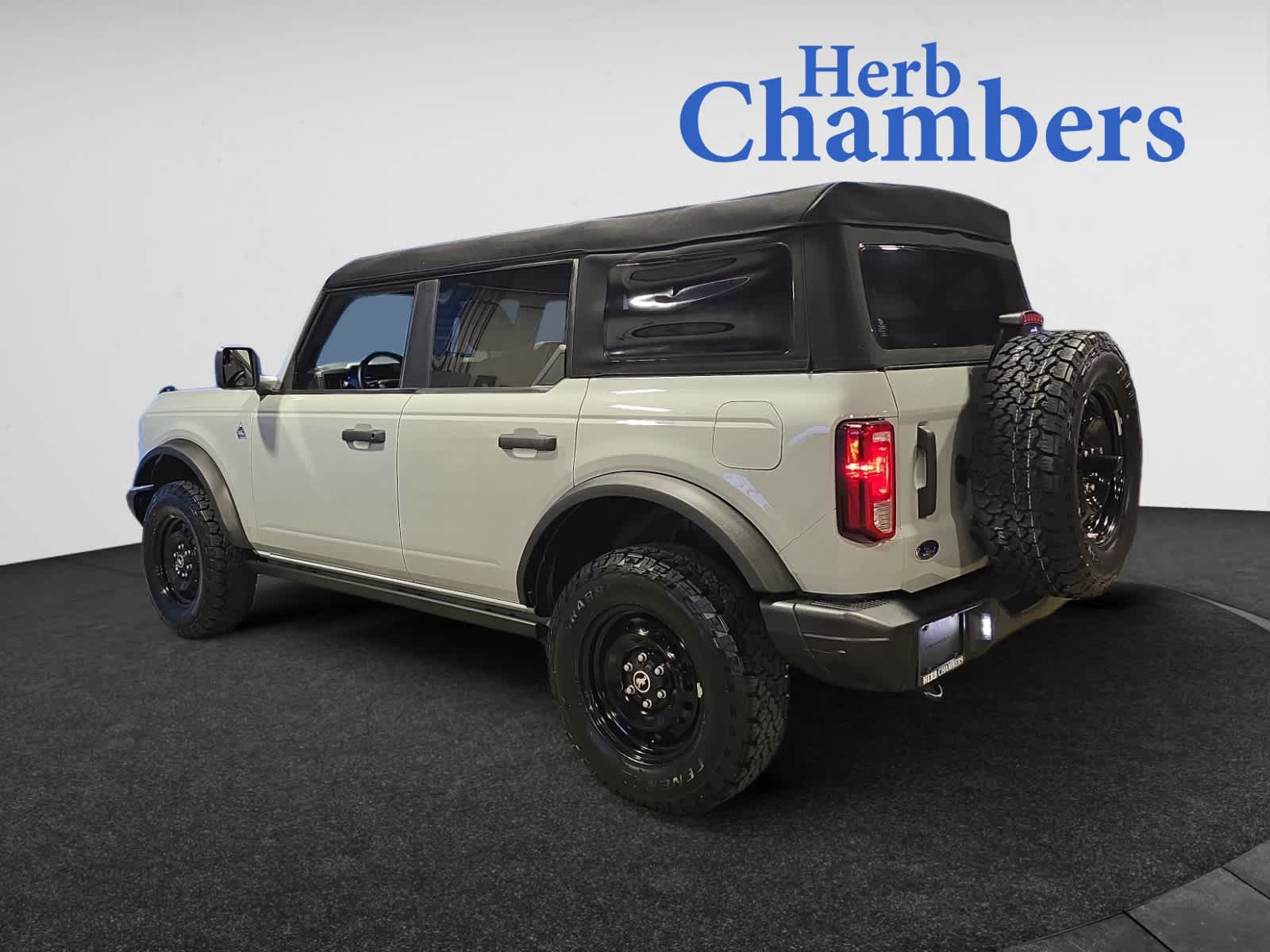 2023 Ford Bronco Black Diamond photo 3