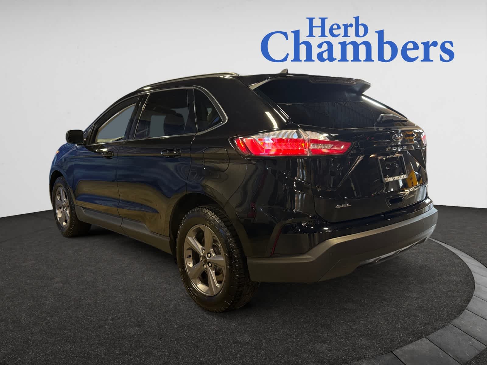 2022 Ford Edge SEL photo 3