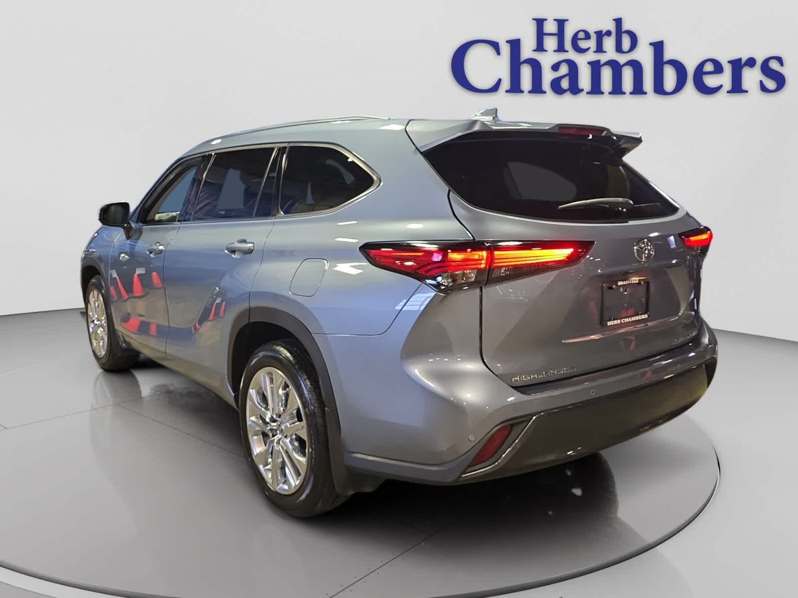 used 2023 Toyota Highlander car, priced at $37,987