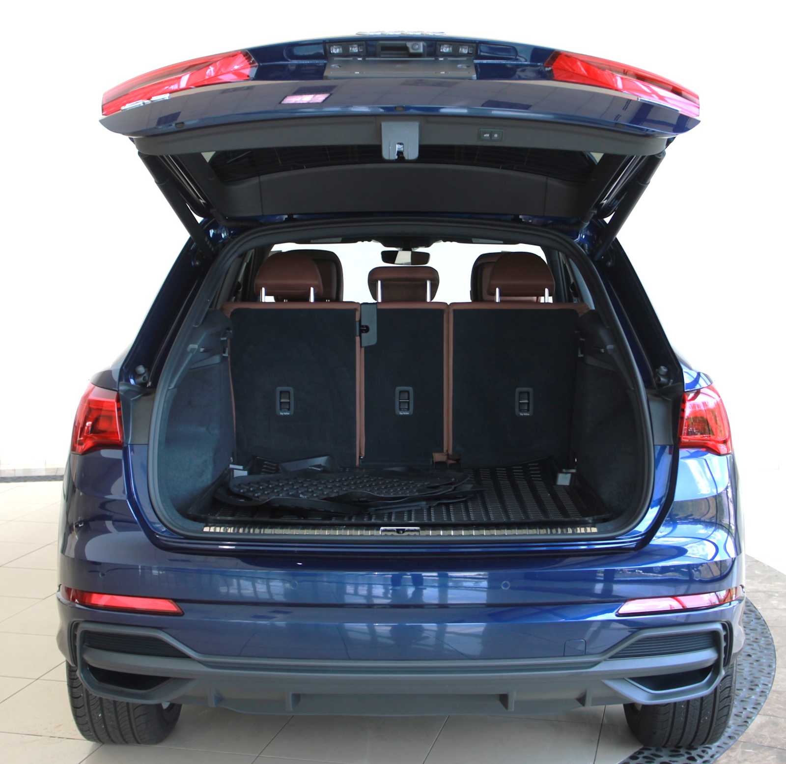 2023 Audi Q3 S line Premium Plus photo 4