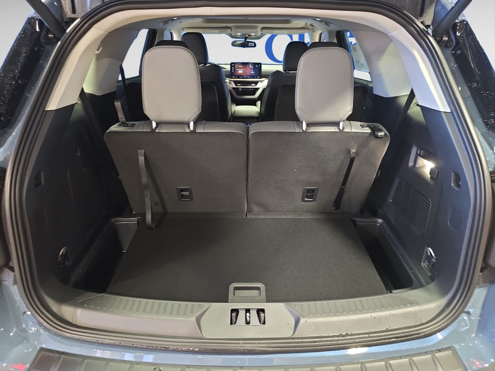 2025 Ford Explorer photo 2