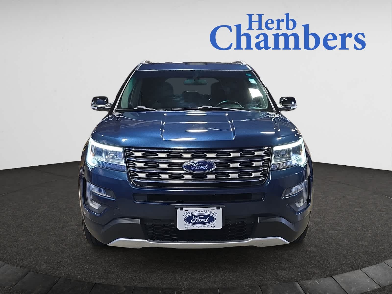 2016 Ford Explorer XLT photo 2