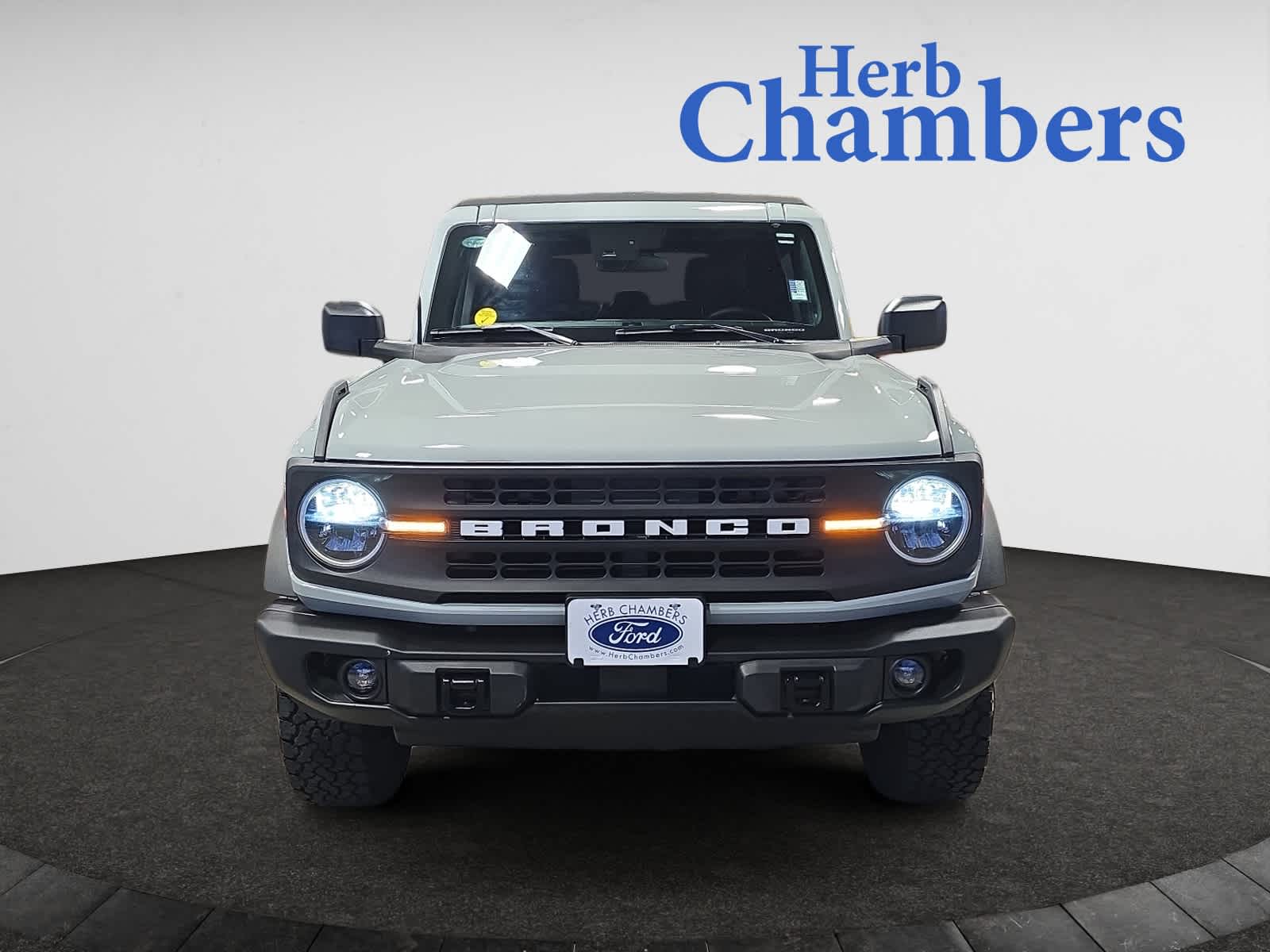 2023 Ford Bronco Black Diamond photo 2