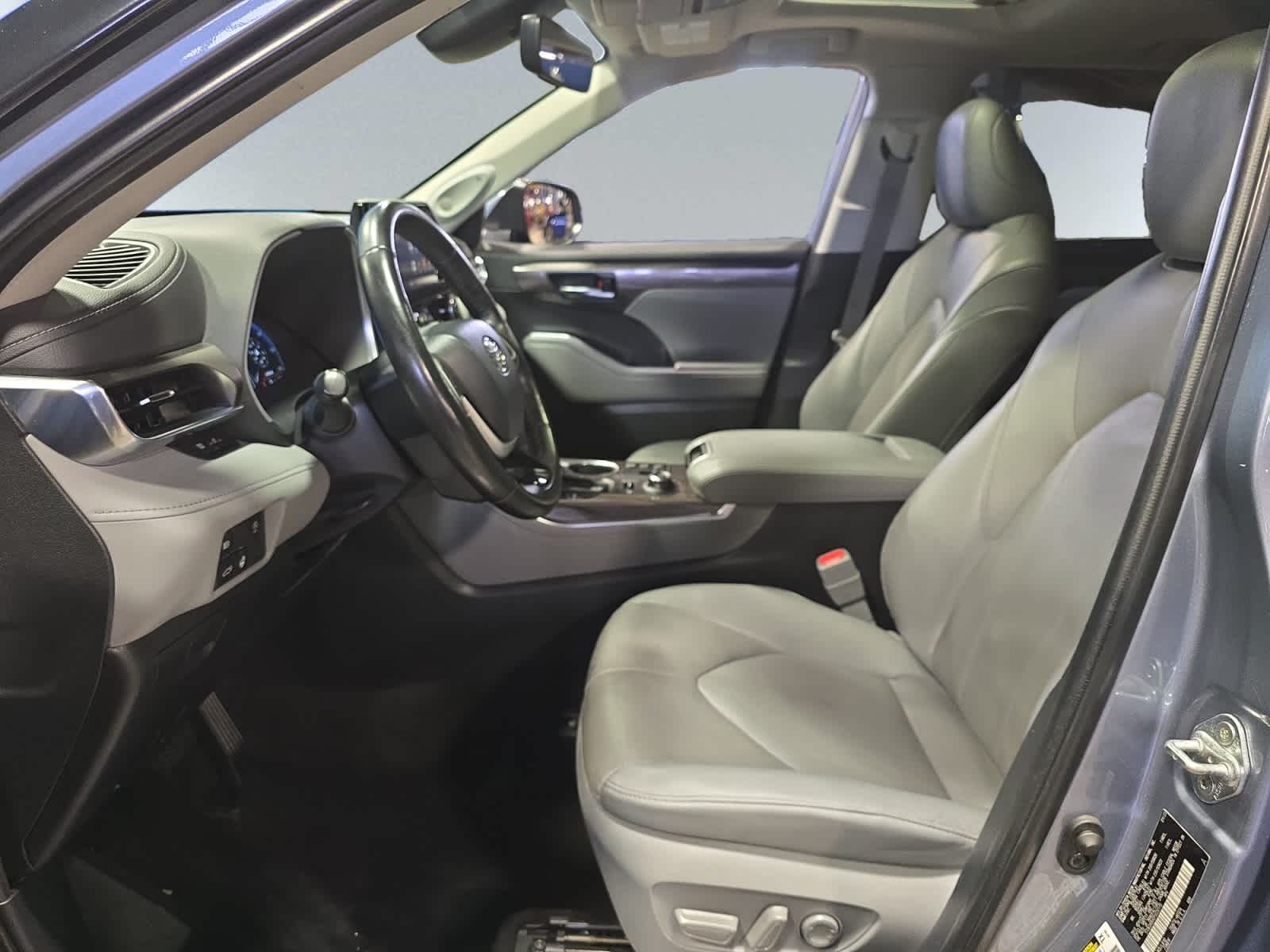 used 2023 Toyota Highlander car, priced at $37,987