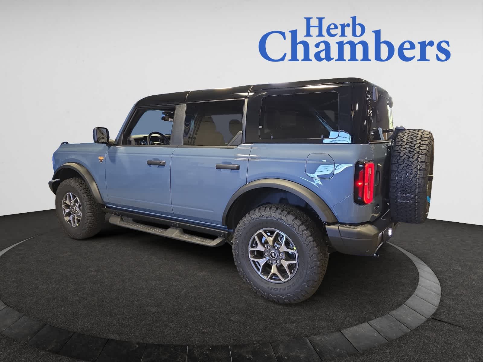 2025 Ford Bronco Badlands photo 2