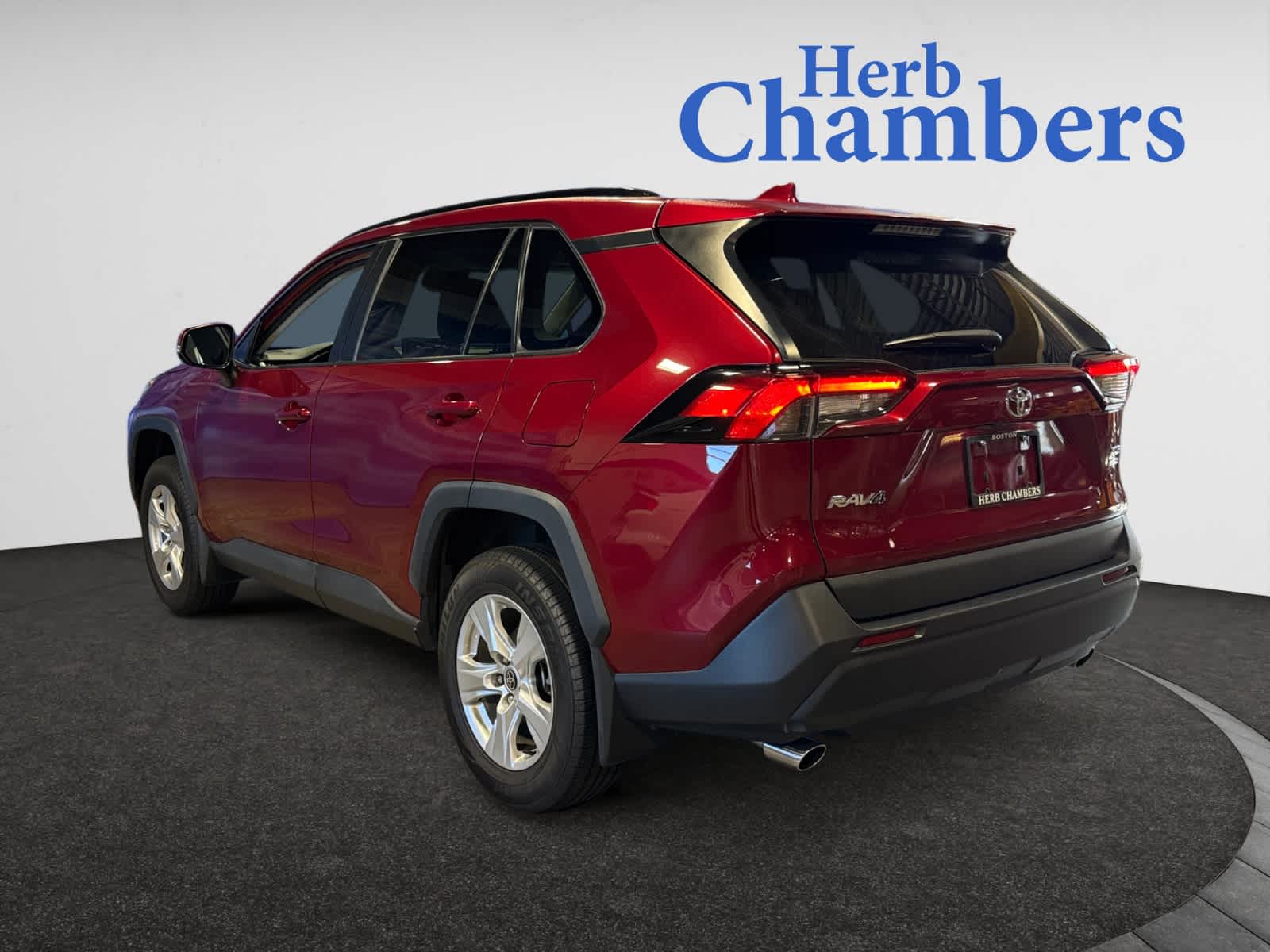 2021 Toyota RAV4 XLE photo 2