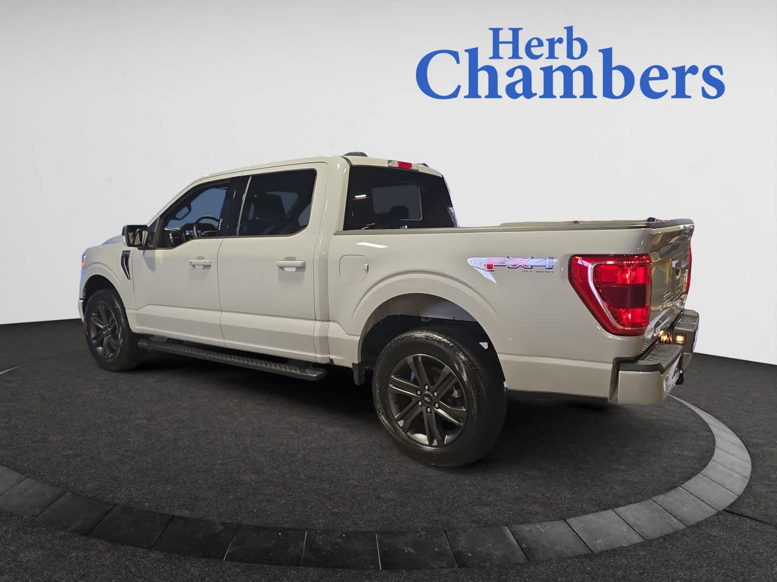 2023 Ford F-150 XLT photo 3