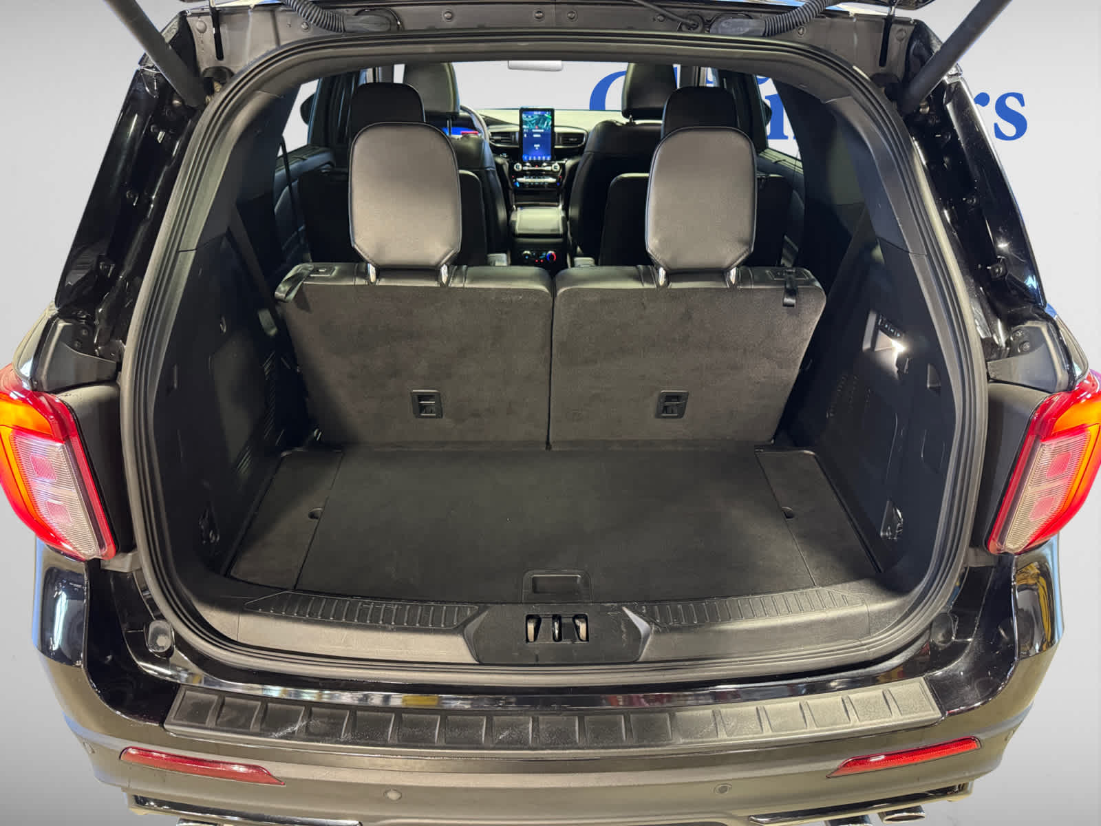 2022 Ford Explorer ST photo 3