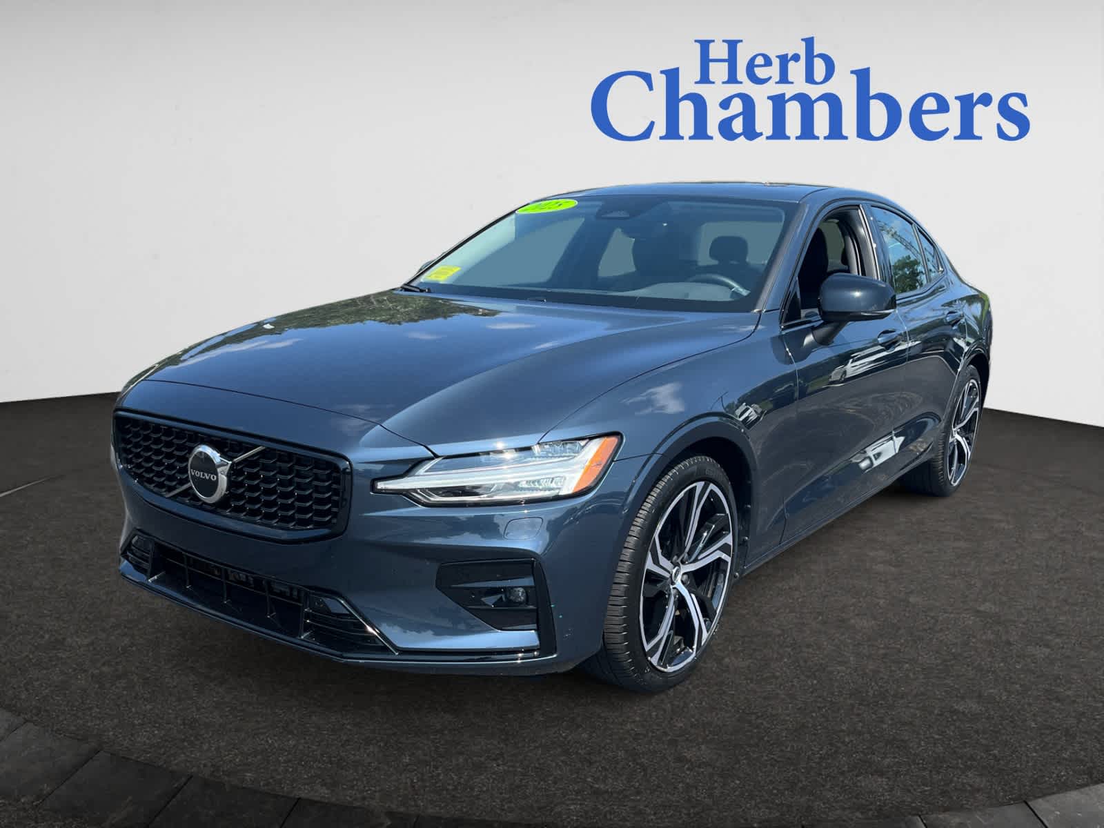 2025 Volvo S60 B5 Core photo 4