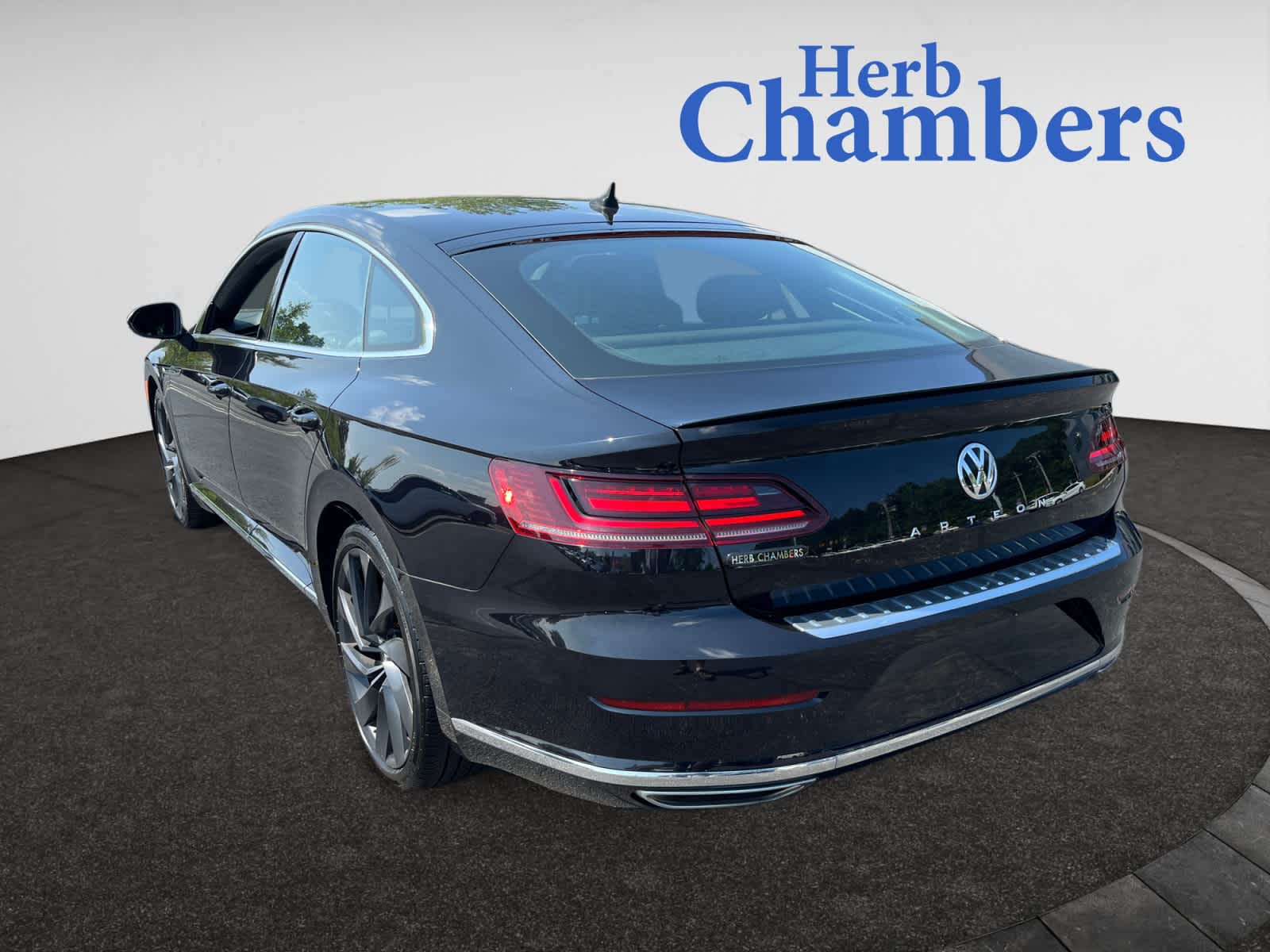 2019 Volkswagen Arteon SE R-Line photo 2
