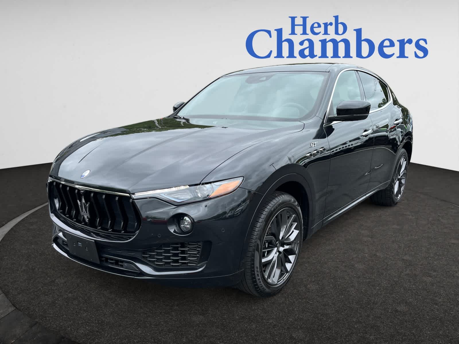 2024 Maserati Levante GT photo 4
