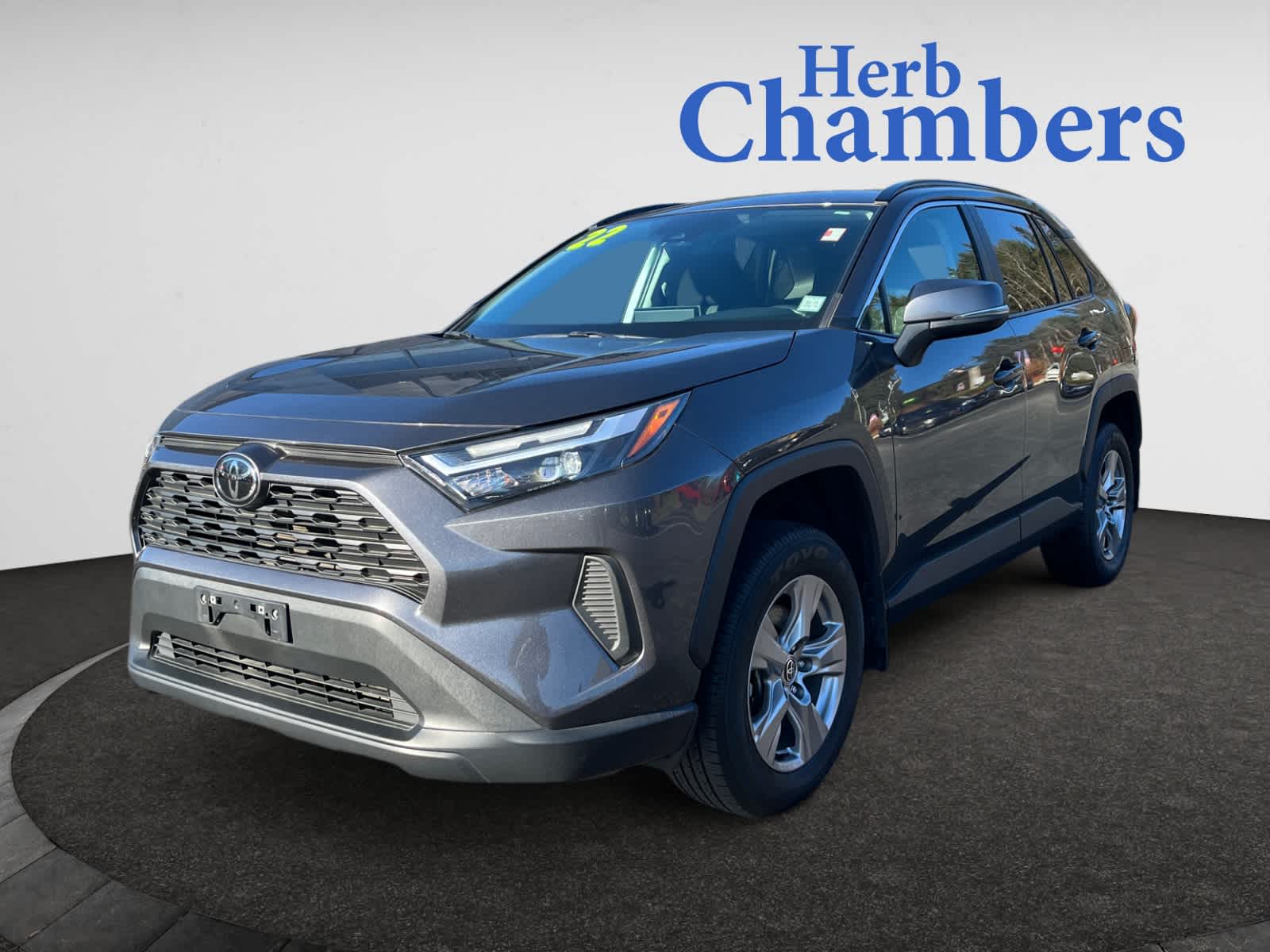 2022 Toyota RAV4 XLE photo 2