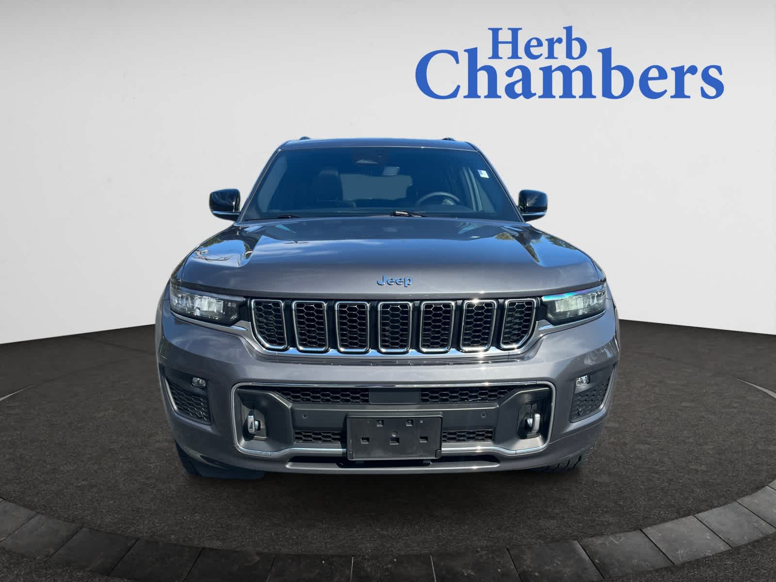 2023 Jeep Grand Cherokee Overland photo 2