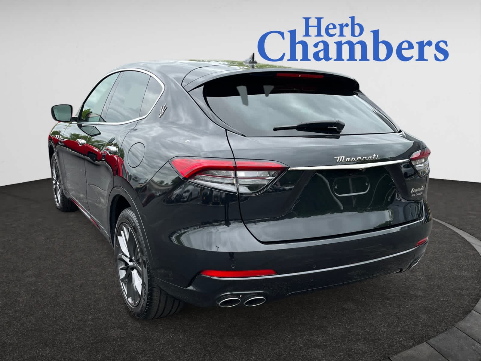 2024 Maserati Levante GT photo 3