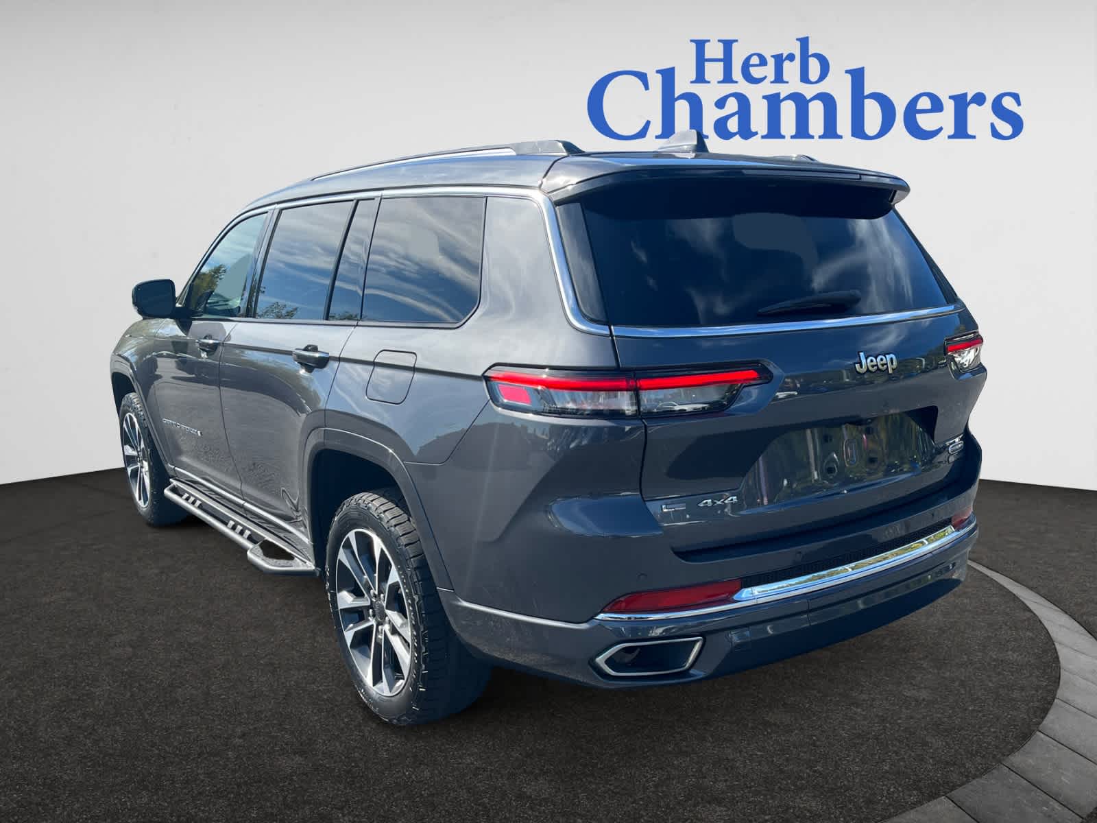 2023 Jeep Grand Cherokee Overland photo 3
