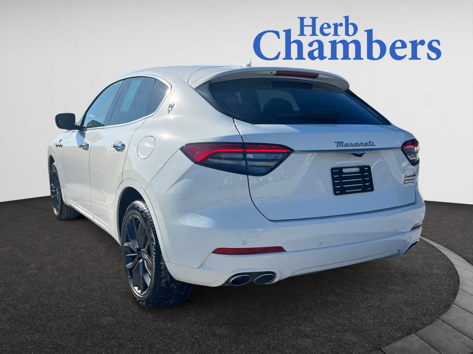 2024 Maserati Levante GT photo 3