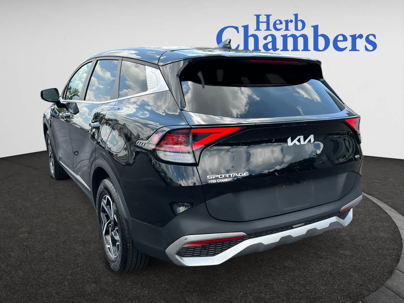 2023 Kia Sportage LX photo 3