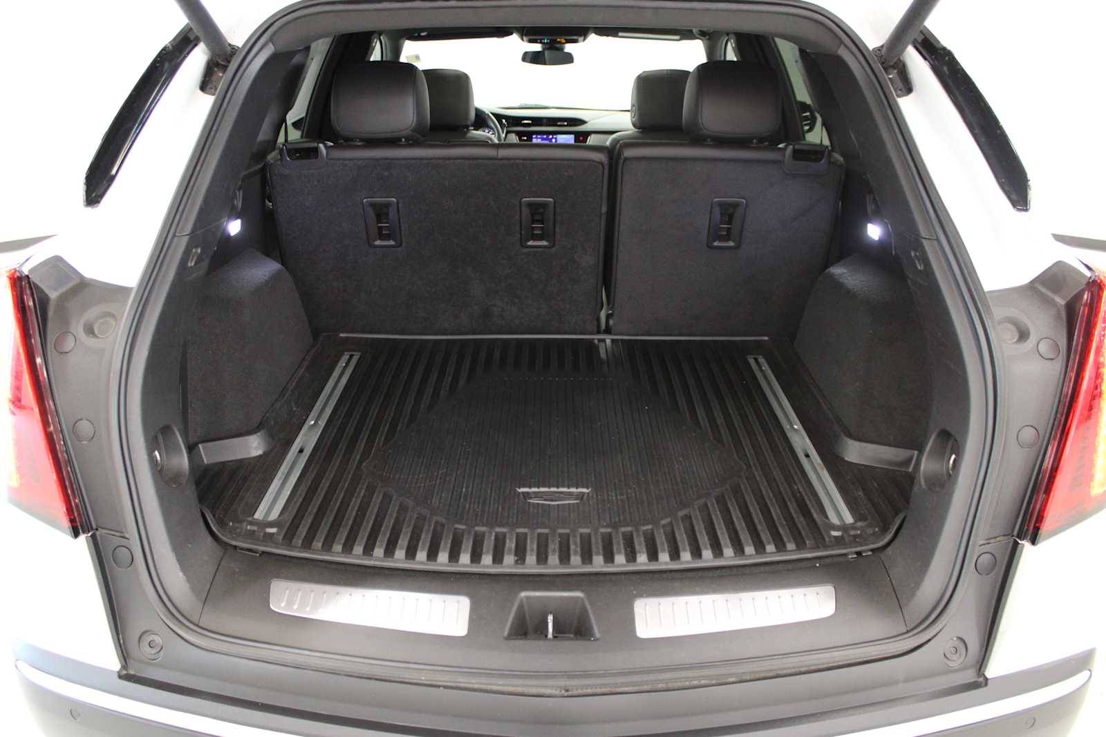 used 2023 Cadillac XT5 car, priced at $30,187