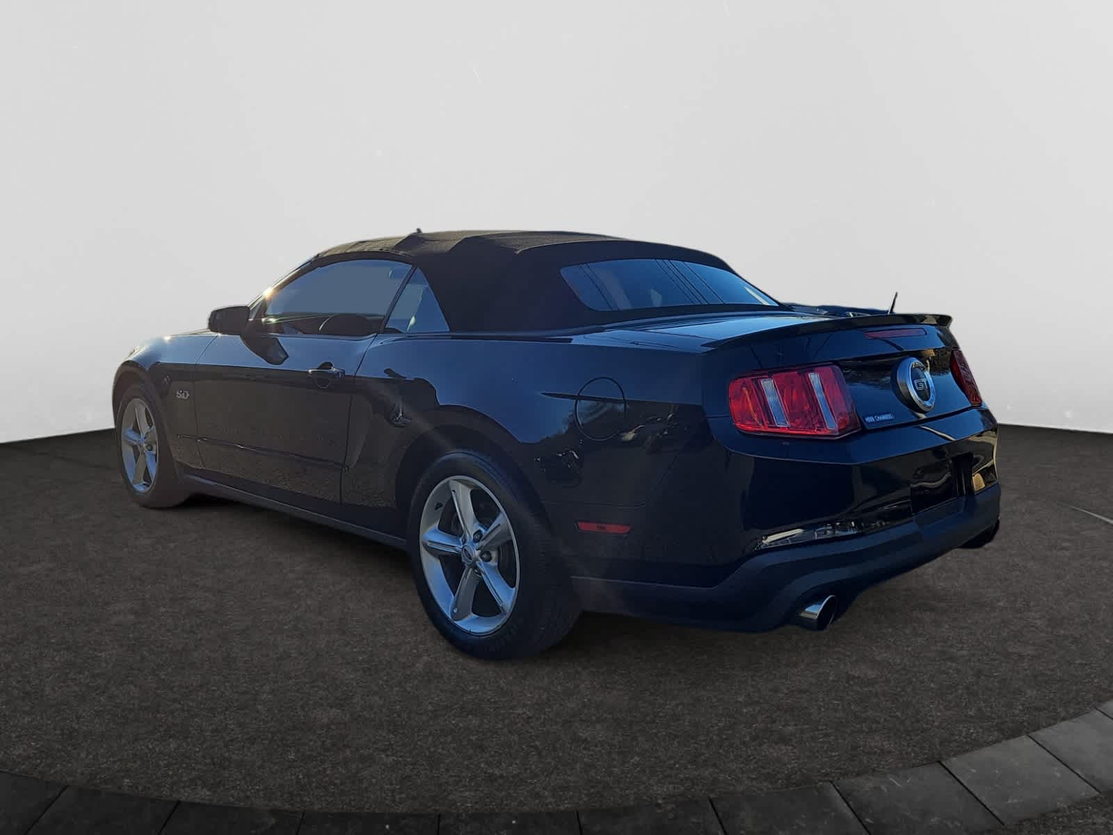 2011 Ford Mustang GT Convertible photo 3