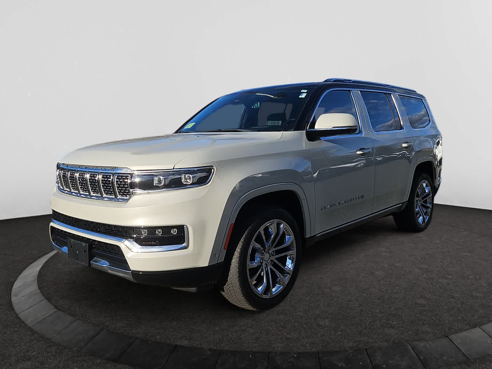 2022 Jeep Grand Wagoneer II photo 3