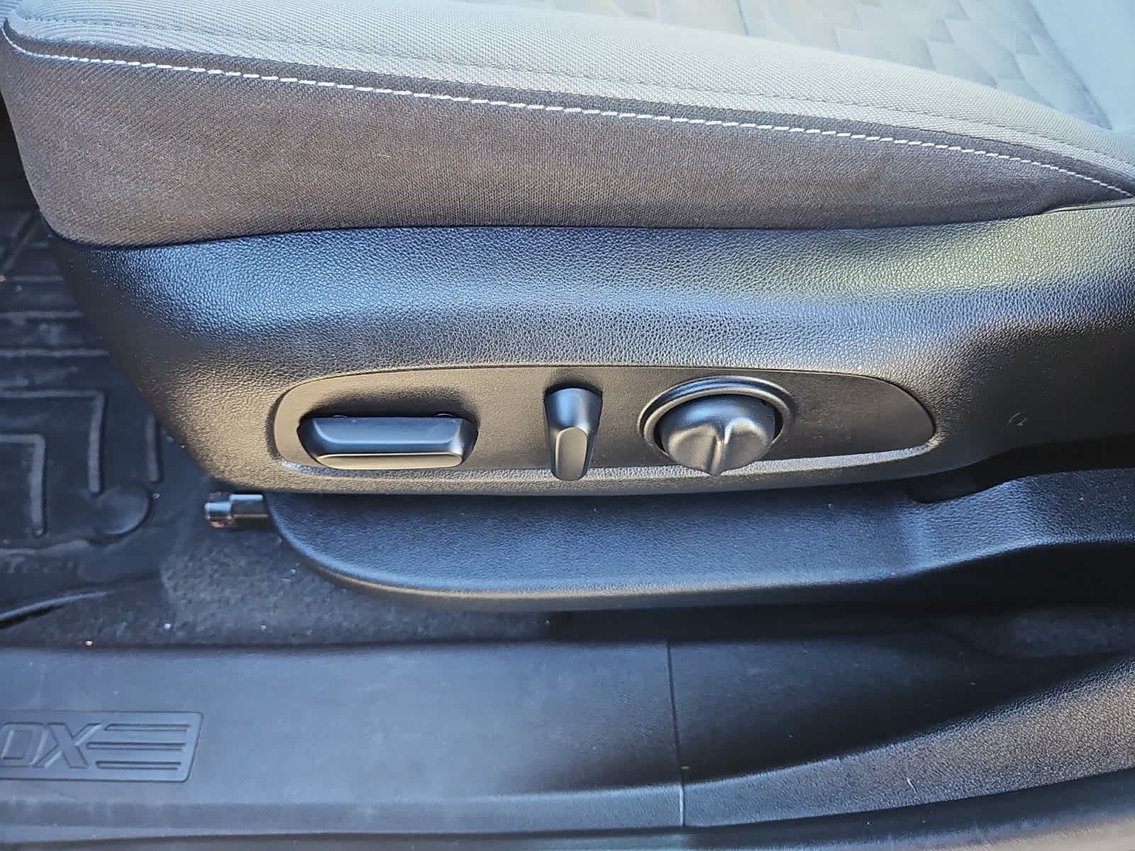 used 2018 Chevrolet Equinox car, priced at $17,287