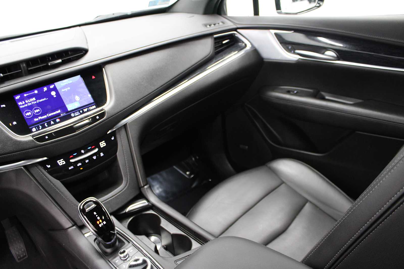 used 2023 Cadillac XT5 car, priced at $30,187