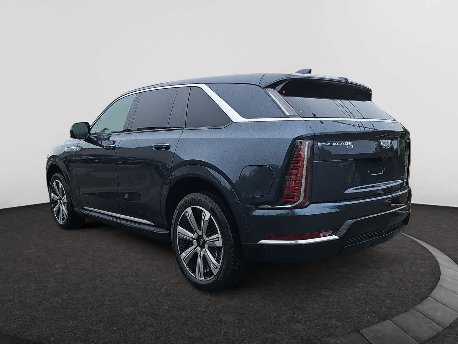 2025 Cadillac Escalade IQ Luxury photo 3