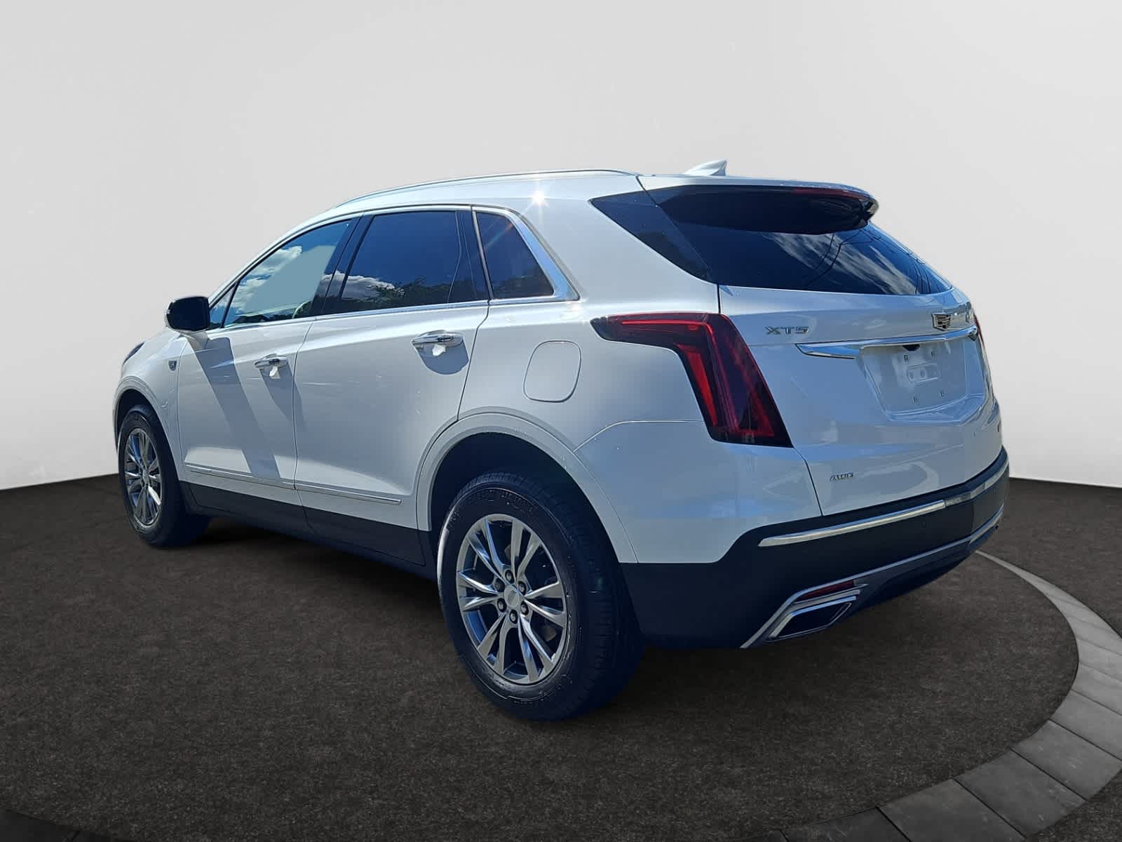 2023 Cadillac XT5 Premium Luxury photo 2