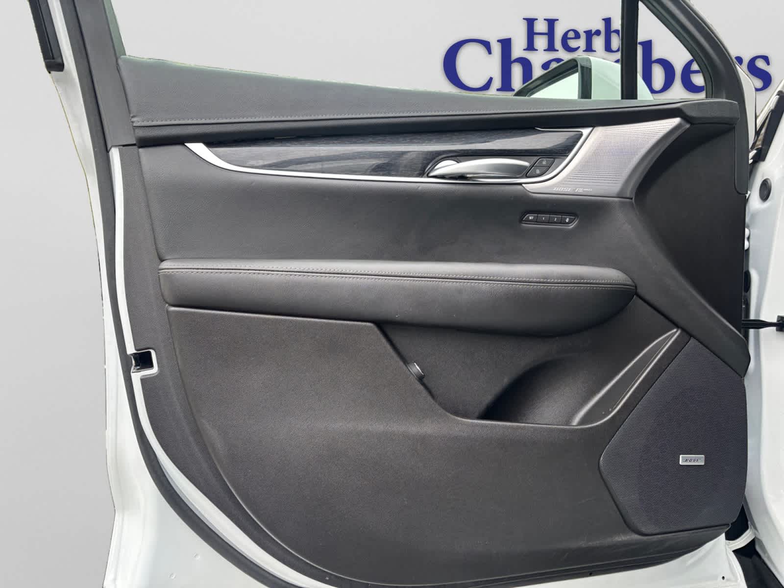 used 2023 Cadillac XT5 car, priced at $35,387