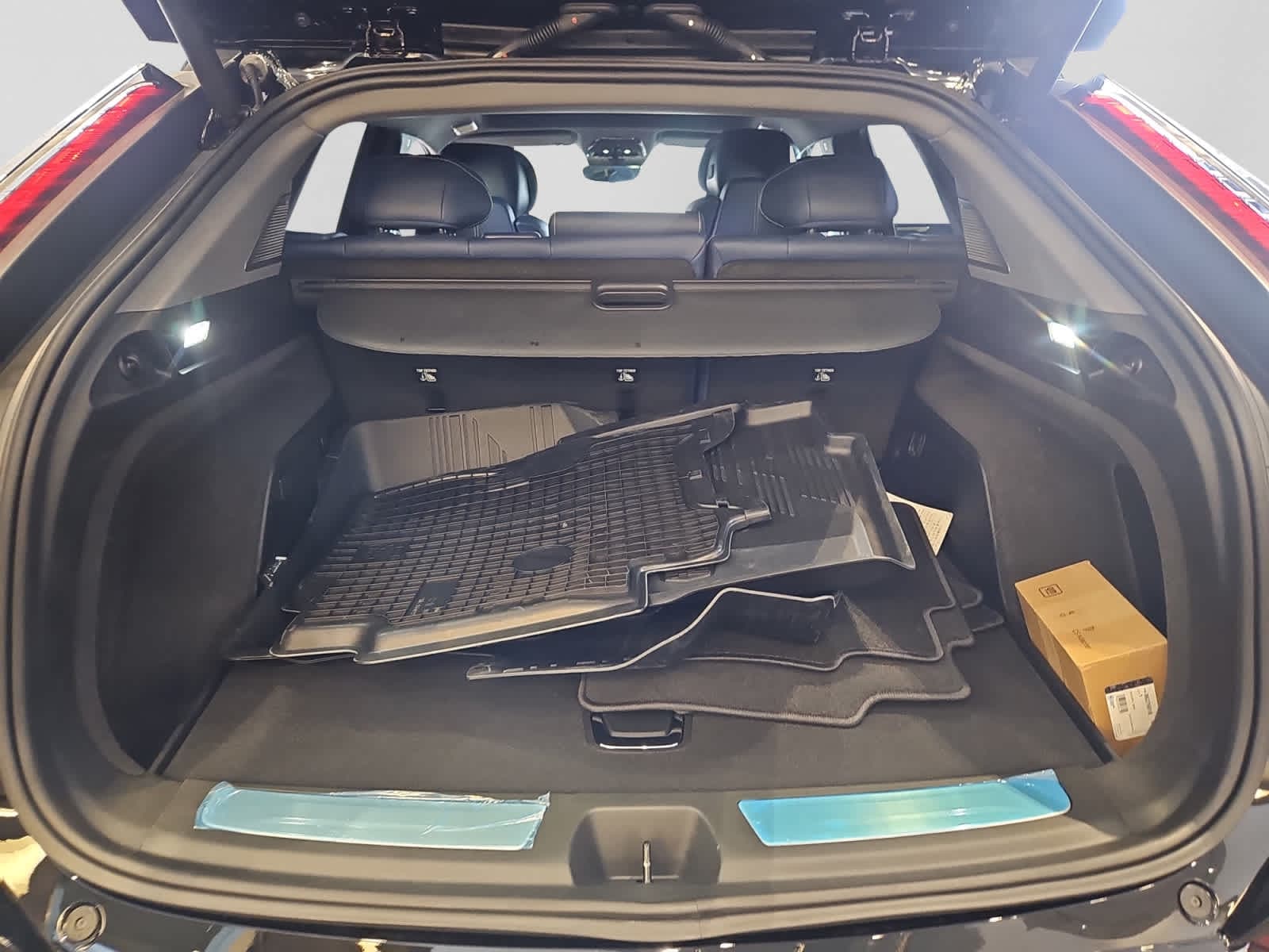 View vehicle photo 7