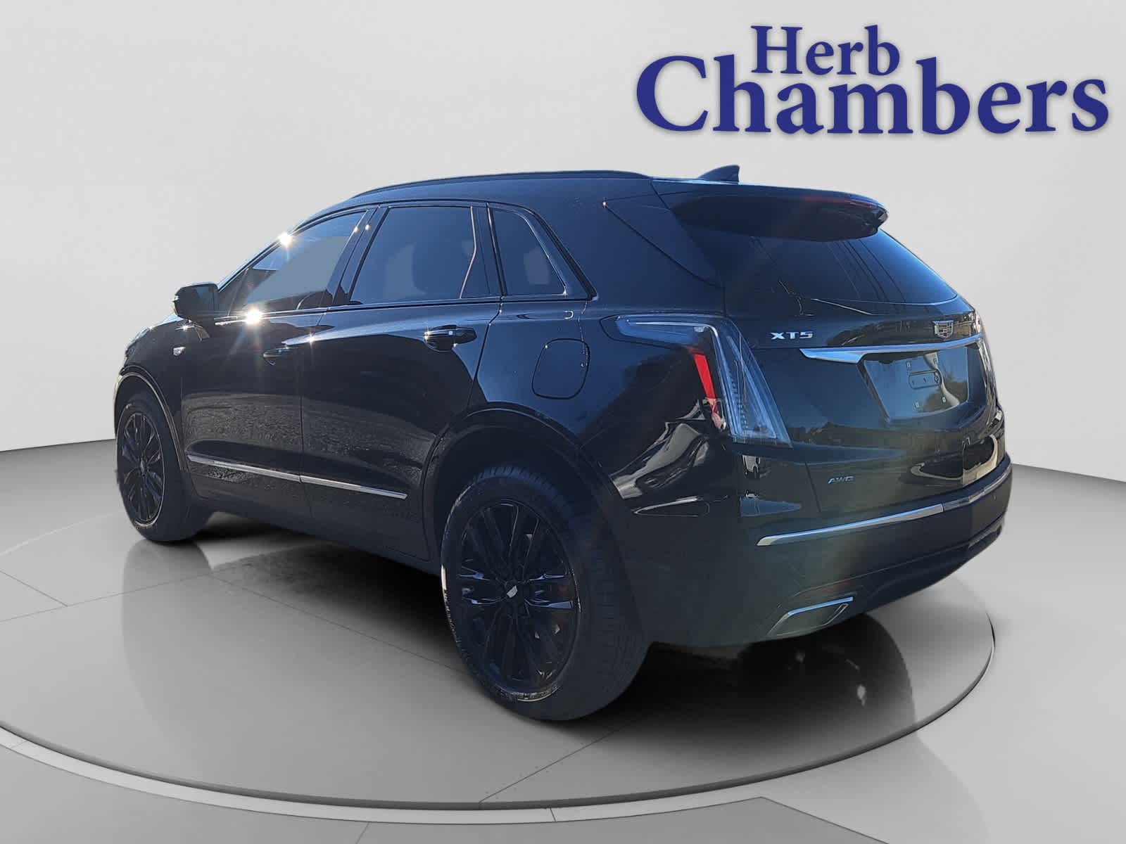 2023 Cadillac XT5 Sport photo 2