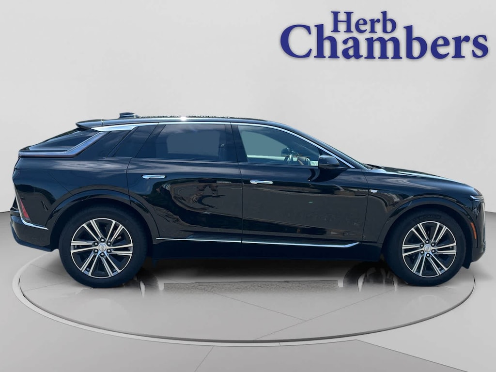 Used 2024 CADILLAC LYRIQ Luxury 2 SUV