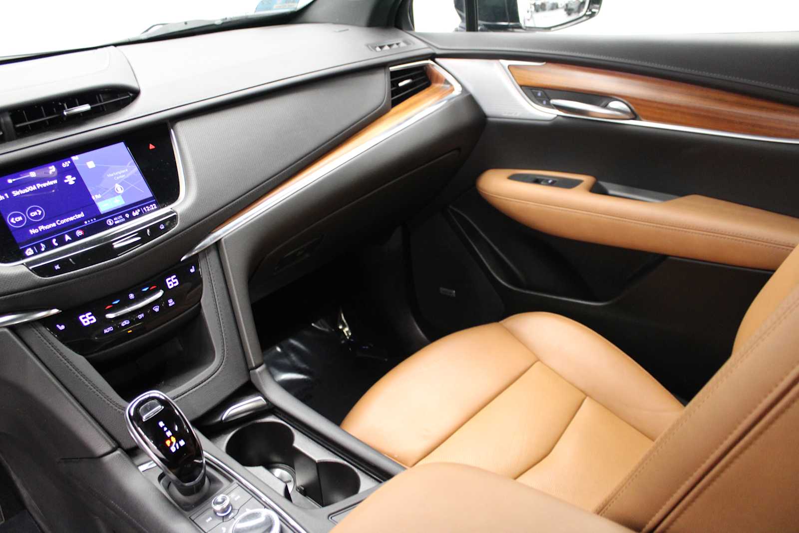 used 2022 Cadillac XT5 car, priced at $32,187