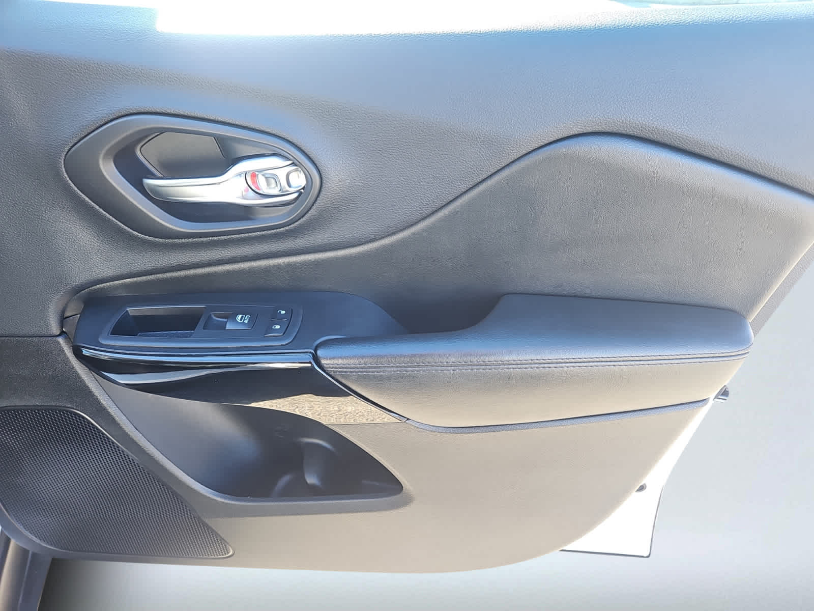 used 2019 Jeep Cherokee car, priced at $20,187