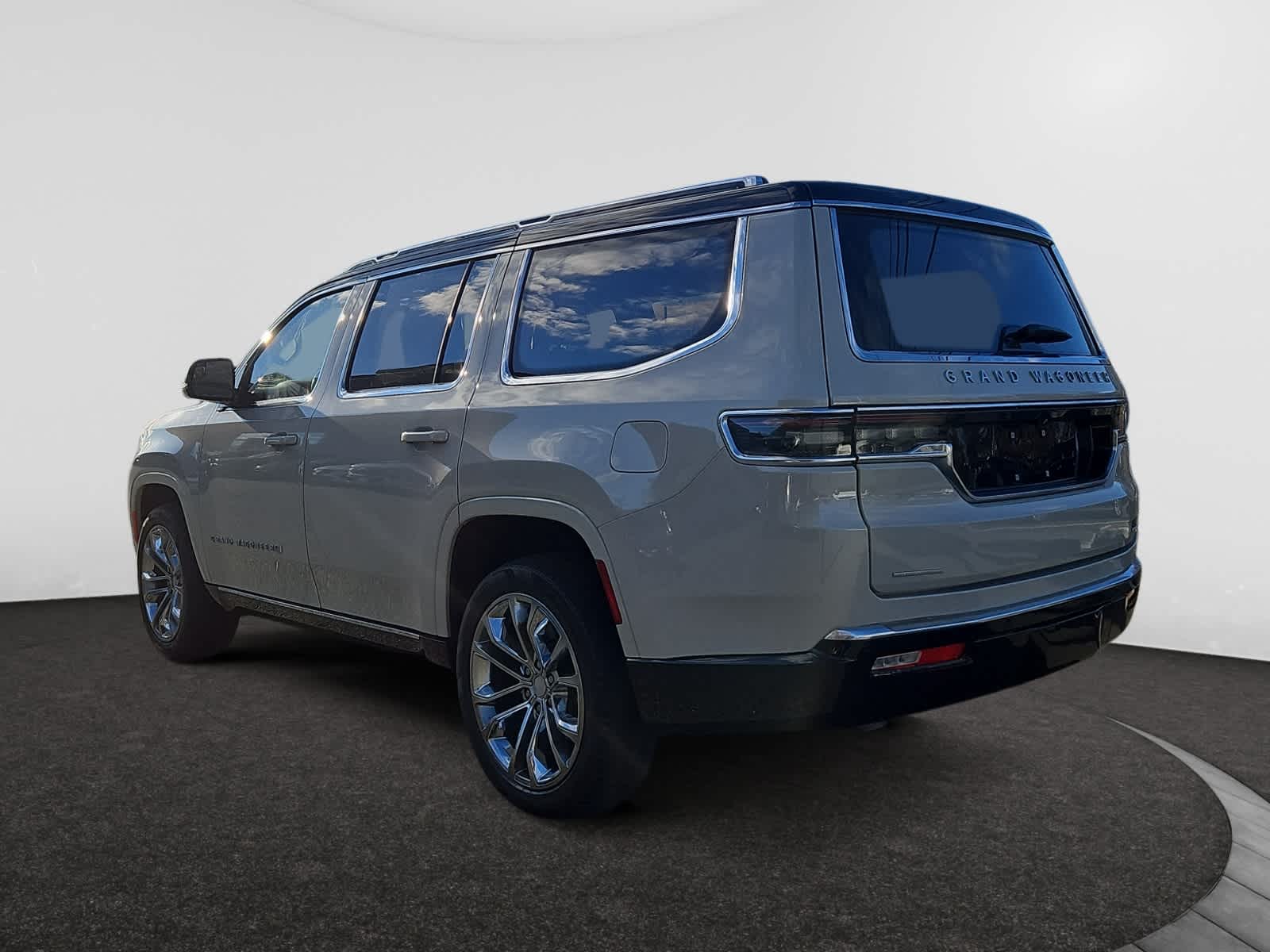 2022 Jeep Grand Wagoneer II photo 2