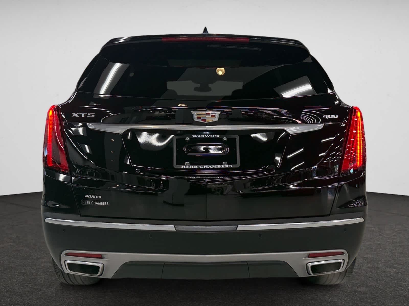 used 2024 Cadillac XT5 car, priced at $38,887