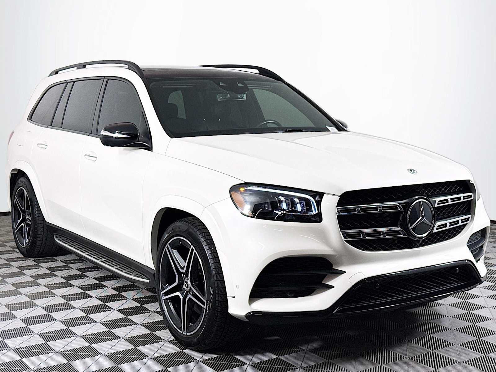 2023 Mercedes Benz GLS 450 4MATIC photo 3