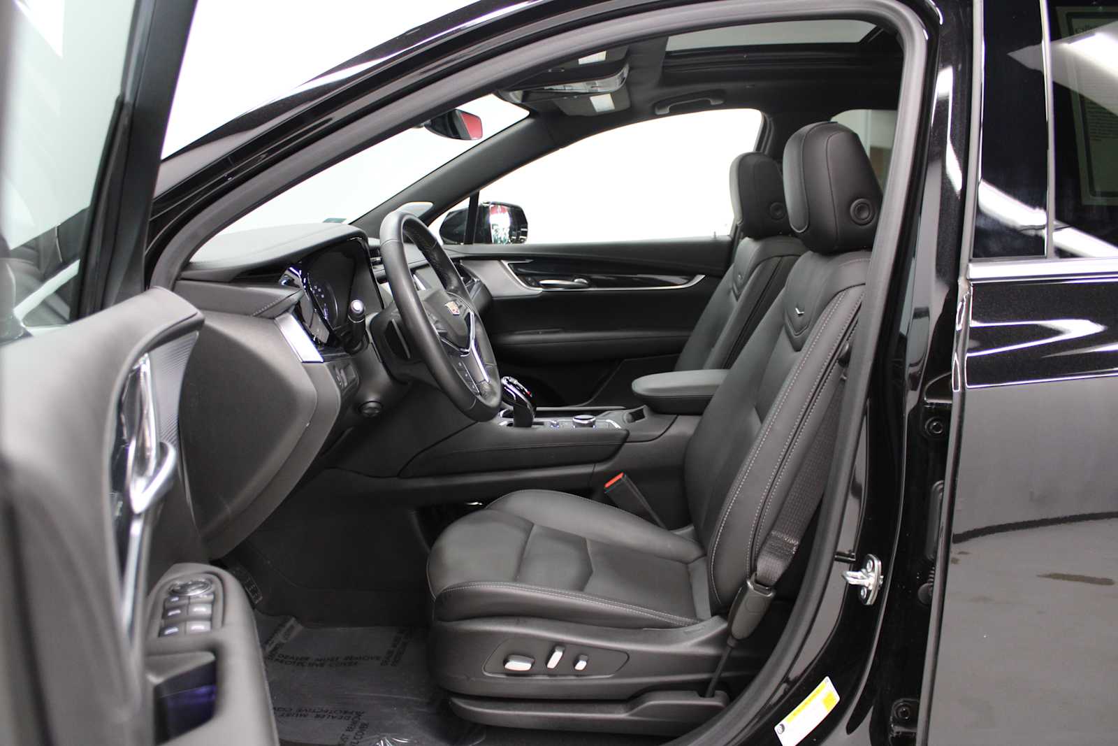 used 2024 Cadillac XT5 car, priced at $38,887