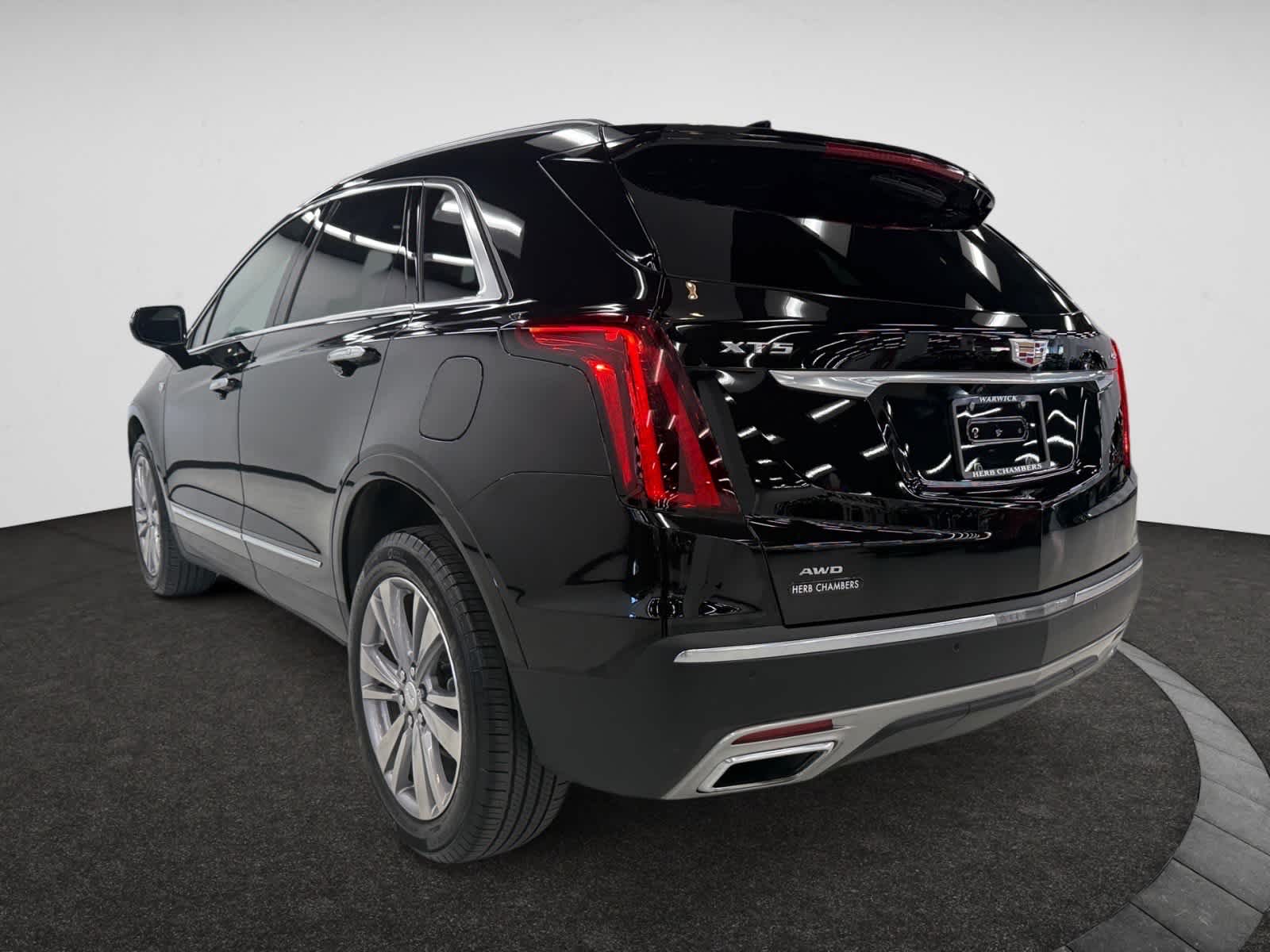 used 2024 Cadillac XT5 car, priced at $38,887
