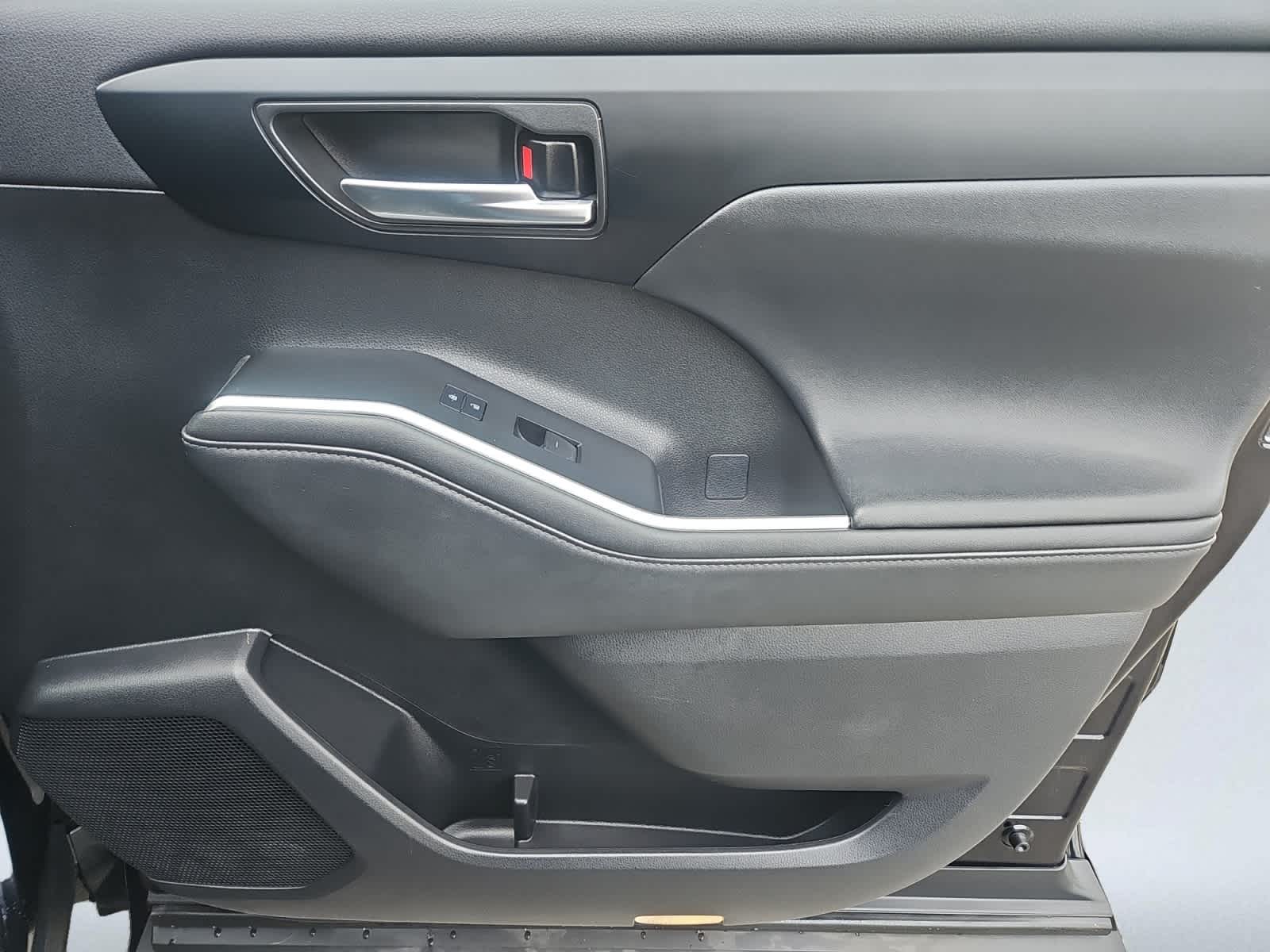 used 2023 Toyota Highlander car, priced at $25,487