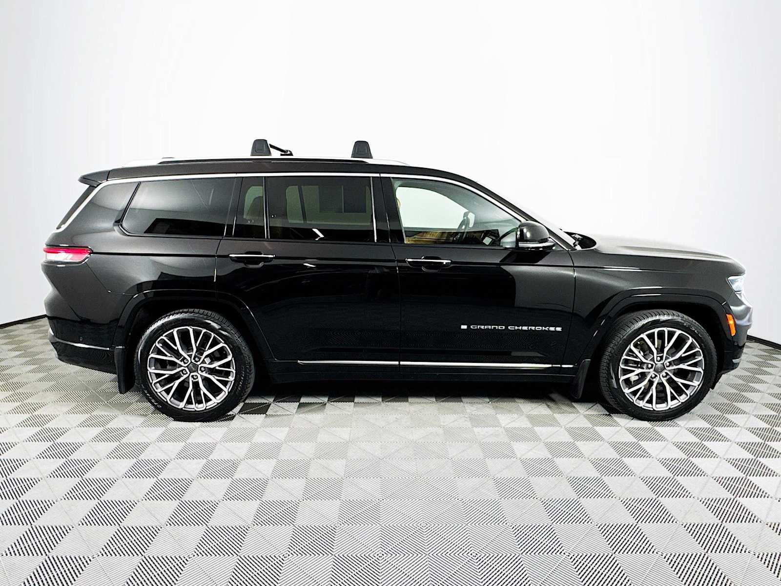 2021 Jeep Grand Cherokee L Summit Reserve photo 4