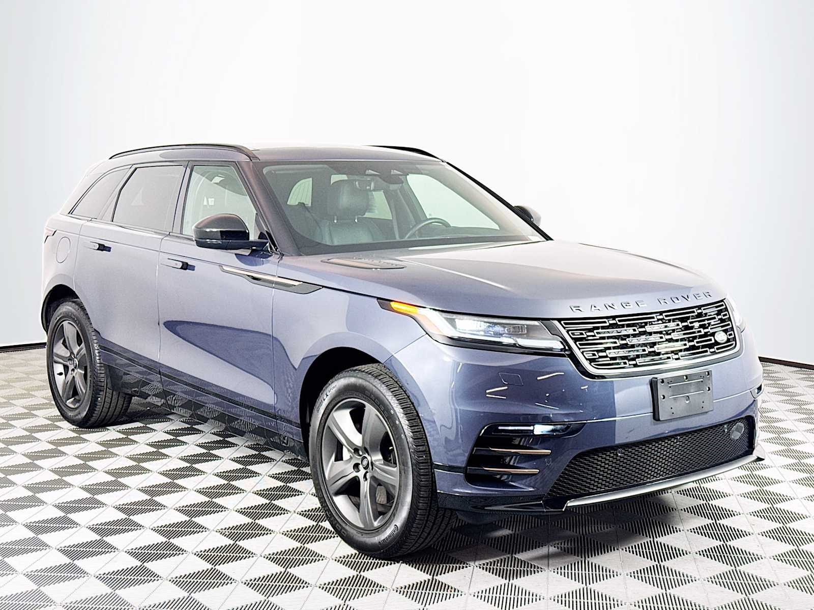 2024 Land Rover Range Rover Velar SE photo 3