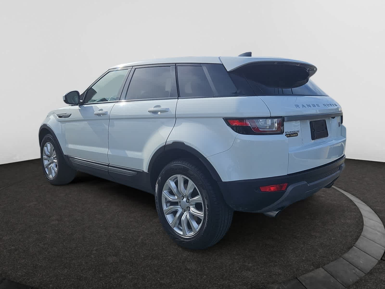 2019 Land Rover Range Rover Evoque SE photo 3