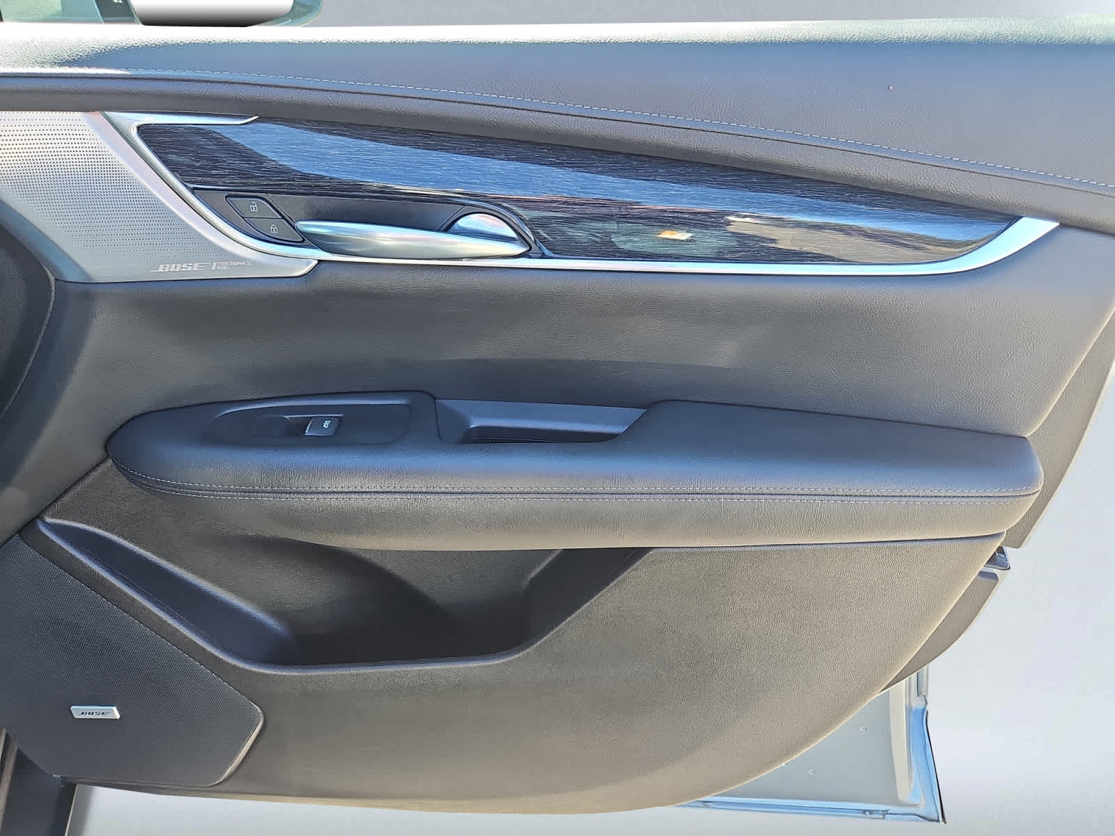 used 2023 Cadillac XT5 car, priced at $31,987