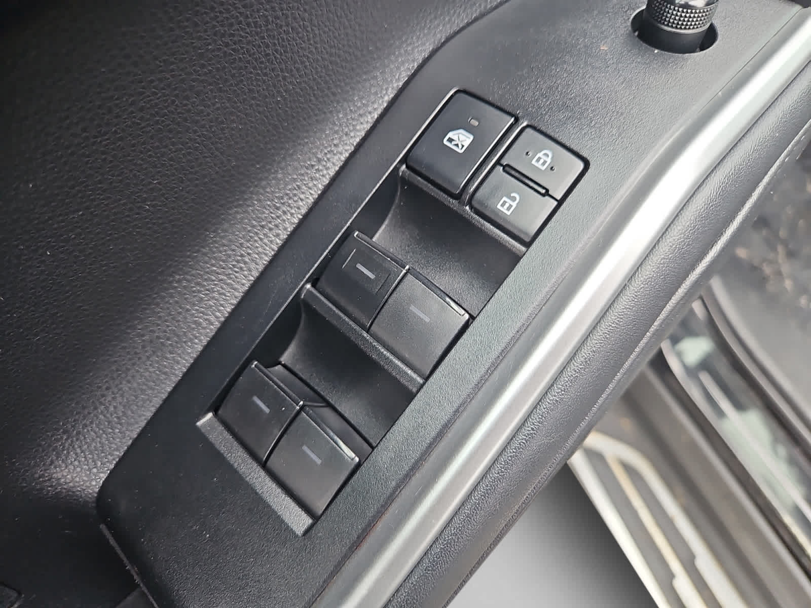 used 2021 Toyota Highlander car, priced at $36,997