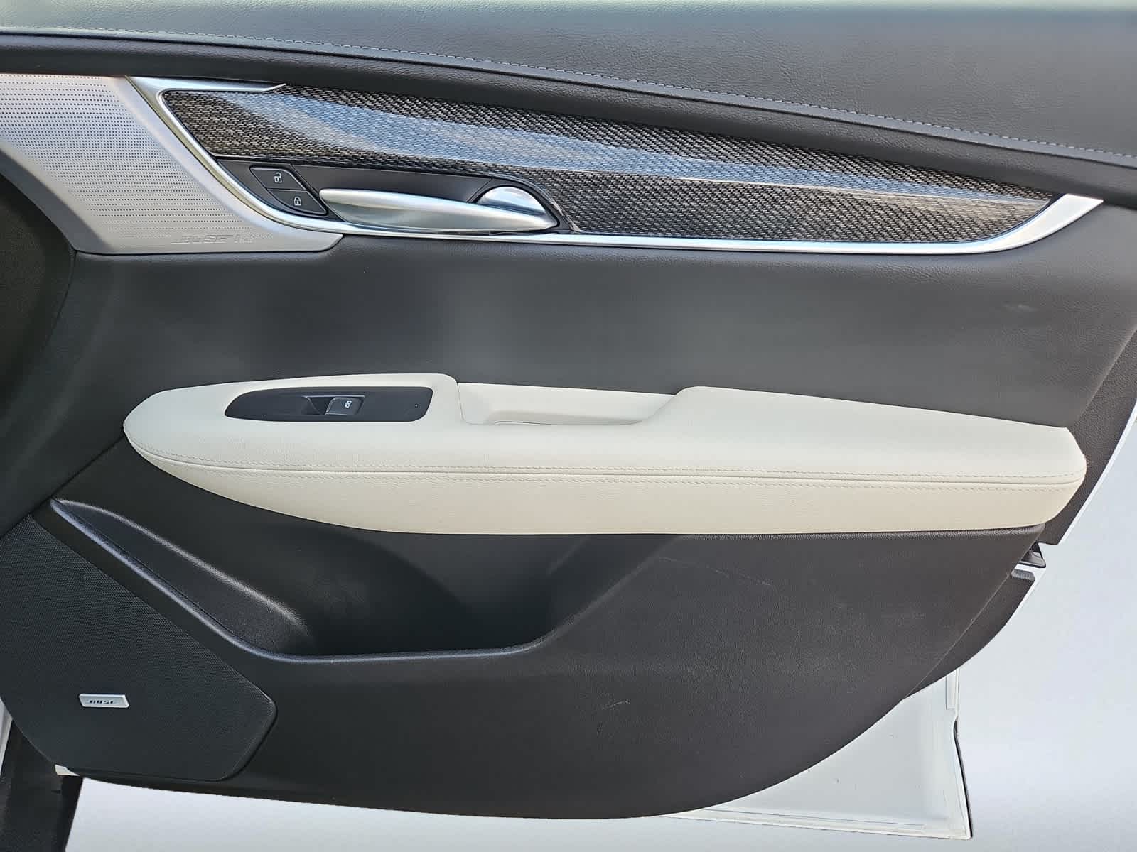 used 2022 Cadillac XT5 car, priced at $35,287