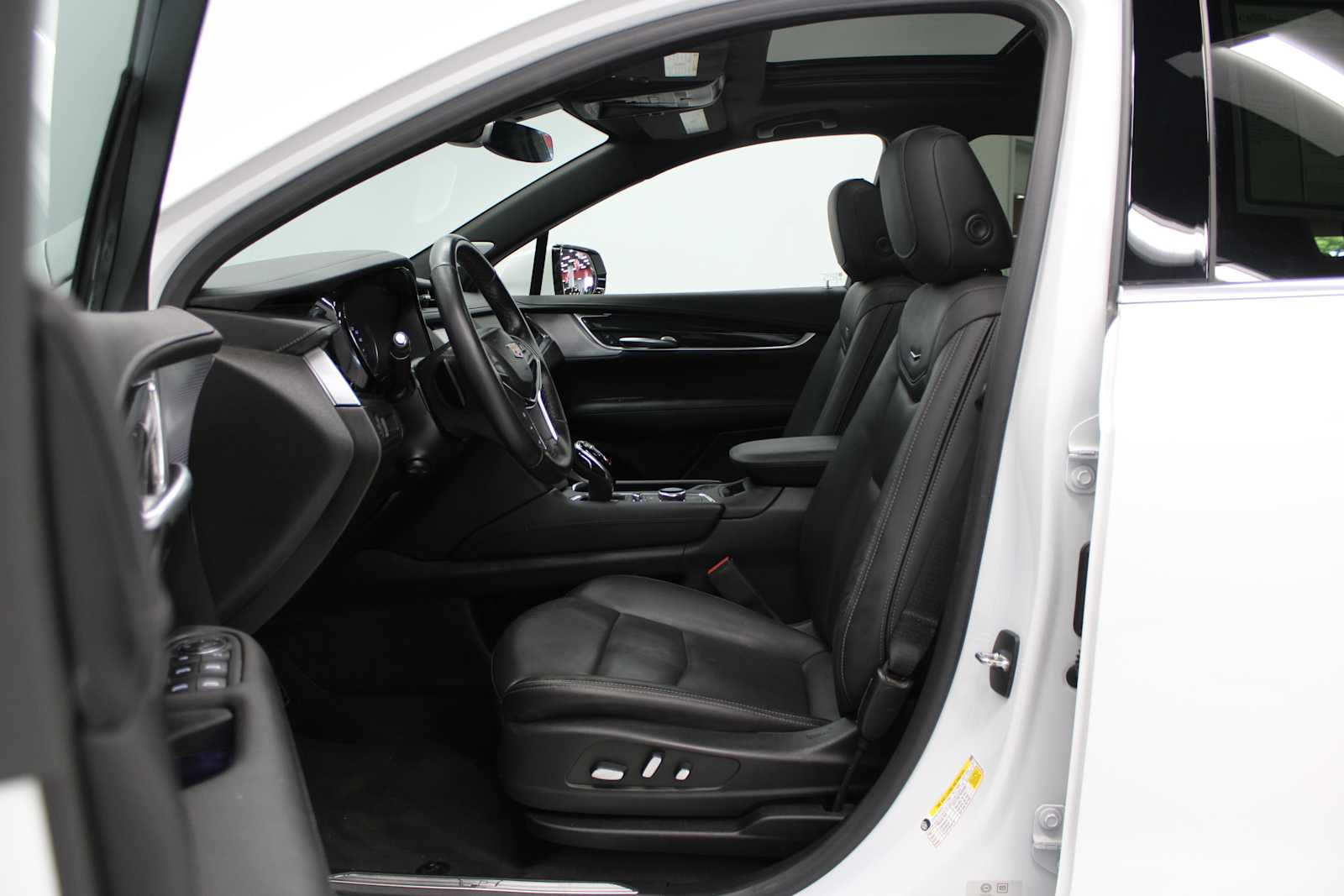 used 2023 Cadillac XT5 car, priced at $30,187