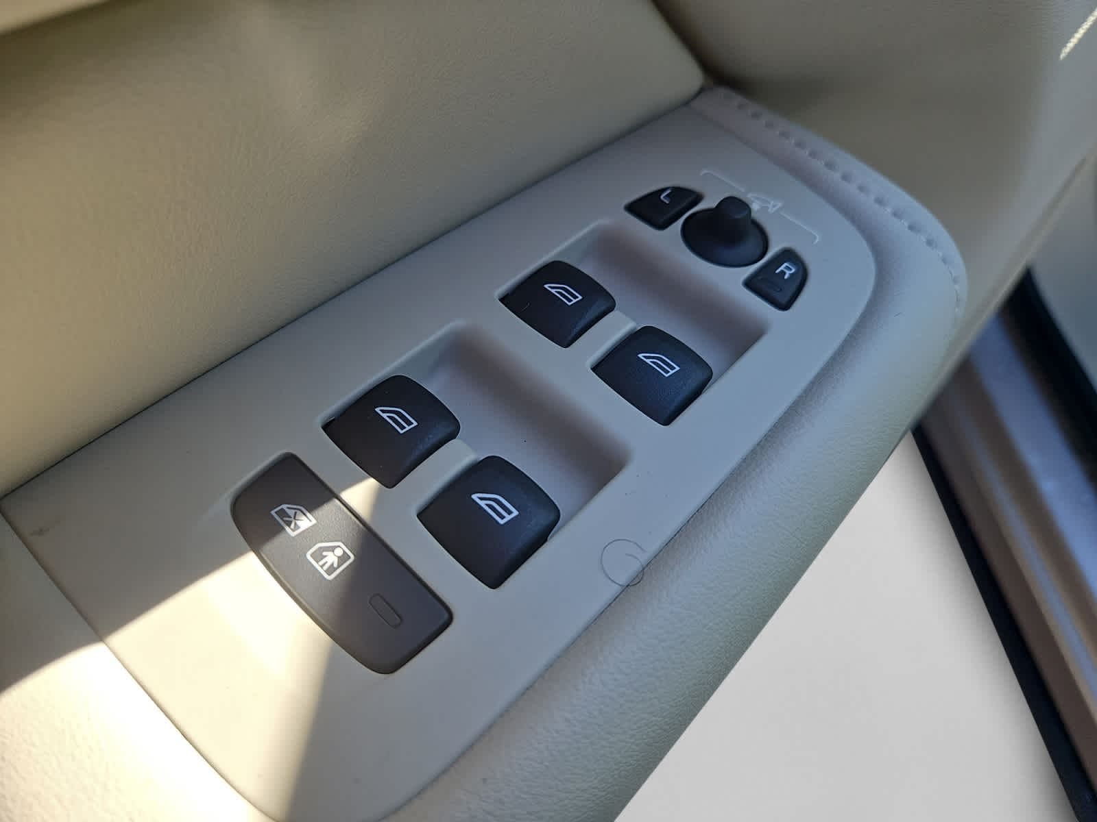 used 2023 Volvo XC60 car, priced at $36,997