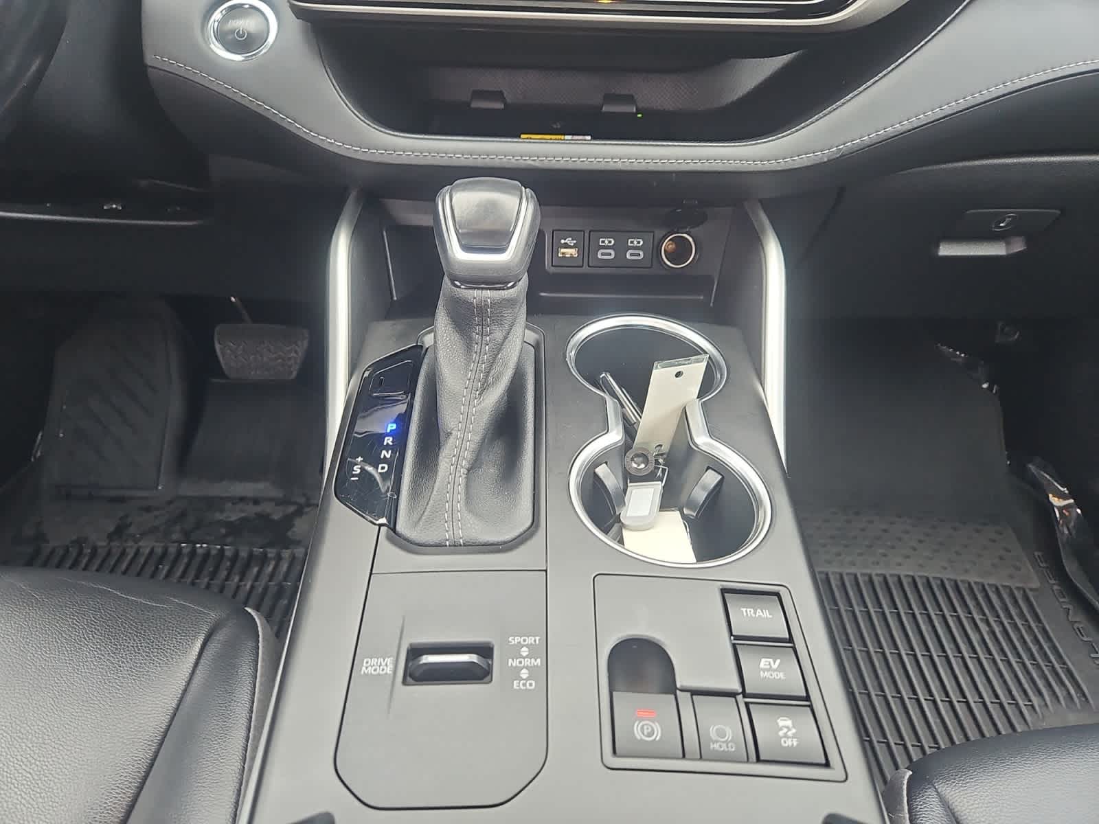 used 2023 Toyota Highlander car, priced at $25,487