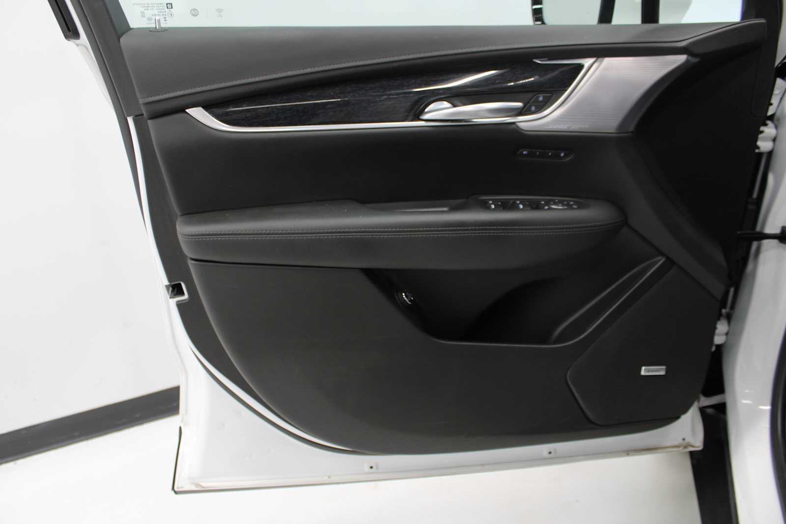 used 2023 Cadillac XT5 car, priced at $30,187